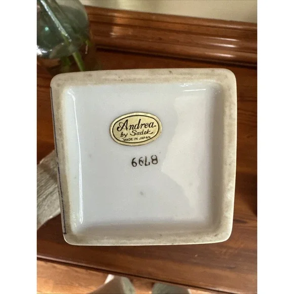 Andrea Sadek Japanese Hand Painted Porcelain Vase #8799 Grandmillennial Style - Picture 6 of 6